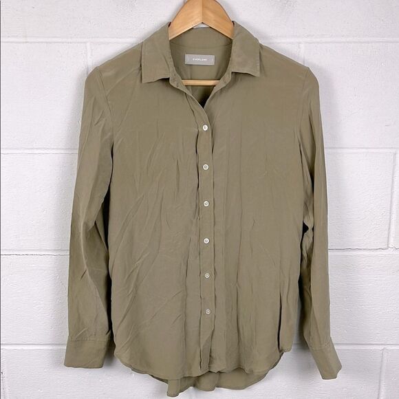 Everlane Tops - Everlane women’s silk relaxed button down olive green long sleeve shirt size 2